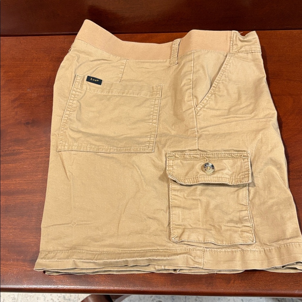 Lee Women’s Khaki Cargo Shorts